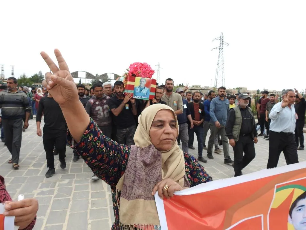 تشييع جثمان شهيد وإعلان سجل 3 آخرين في كوباني