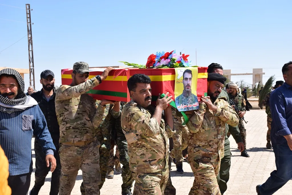 أهالي الشدادي يشيعون جثمان الشهيد أحمد حسن الرحيم