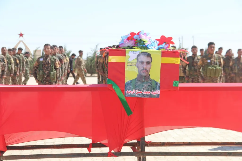 أهالي الشدادي يشيعون جثمان الشهيد أحمد حسن الرحيم