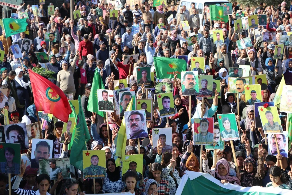أهالي إقليم عفرين خلال تظاهرة: كفى للاحتلال والعزلة حان وقت الحرية