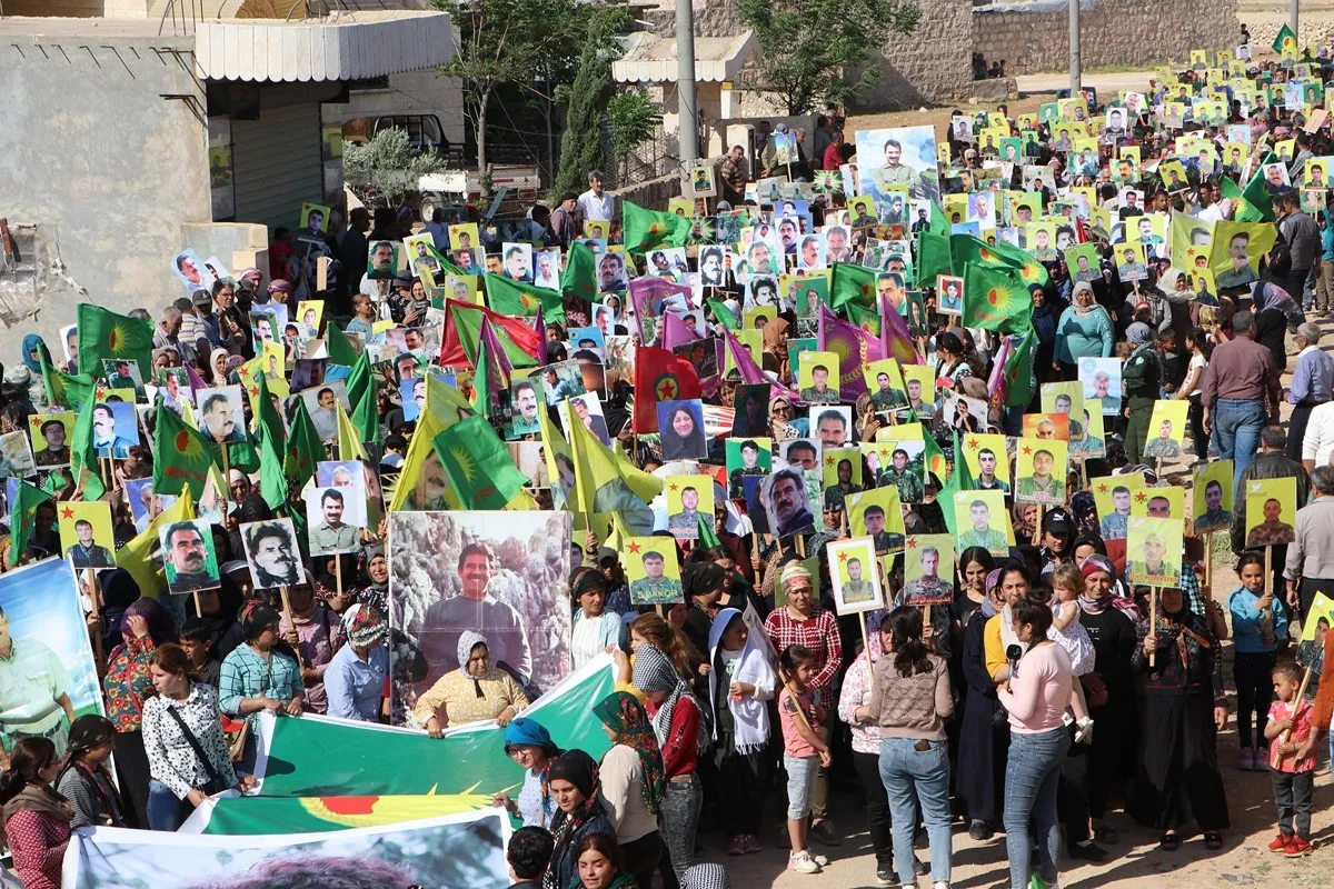 أهالي إقليم عفرين خلال تظاهرة: كفى للاحتلال والعزلة حان وقت الحرية