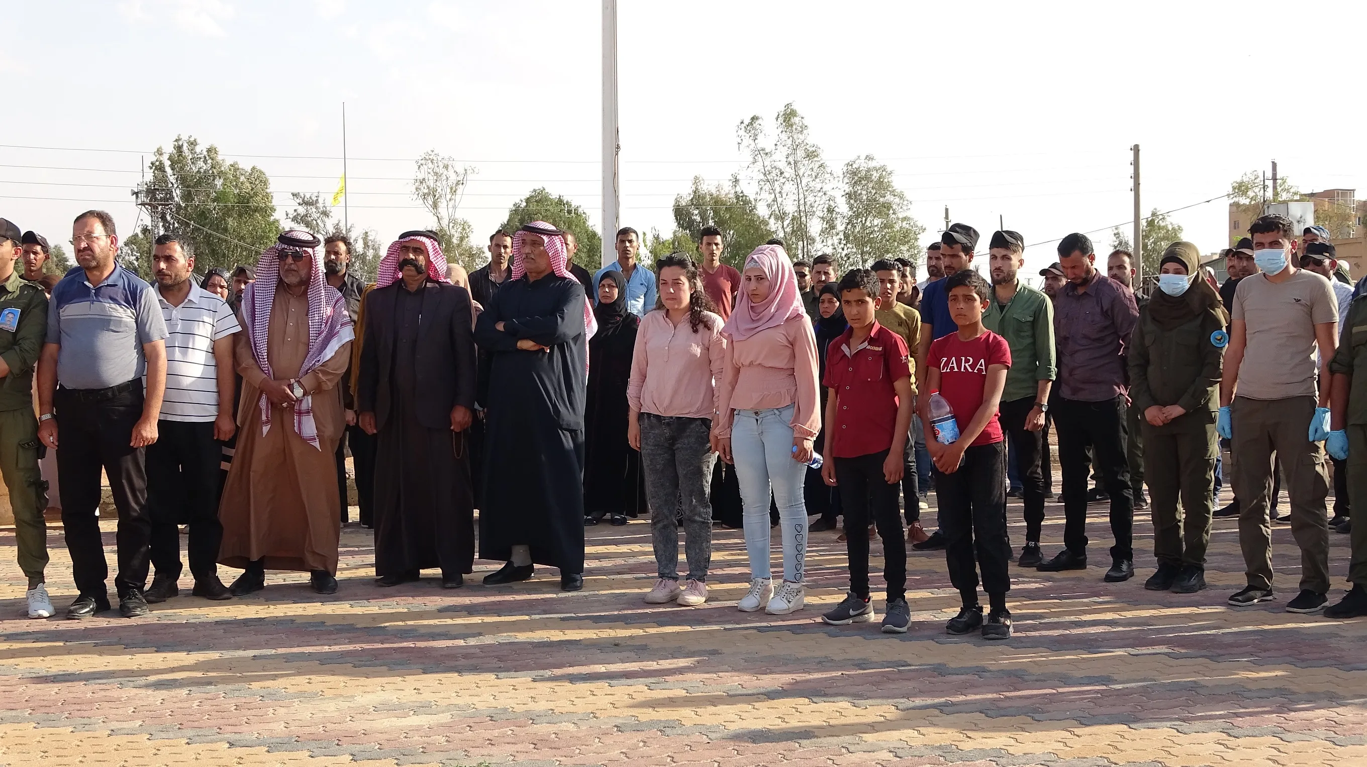 أهالي الطبقة يشيعون جثمان الشهيد خالد العلي إلى مثواه الأخير