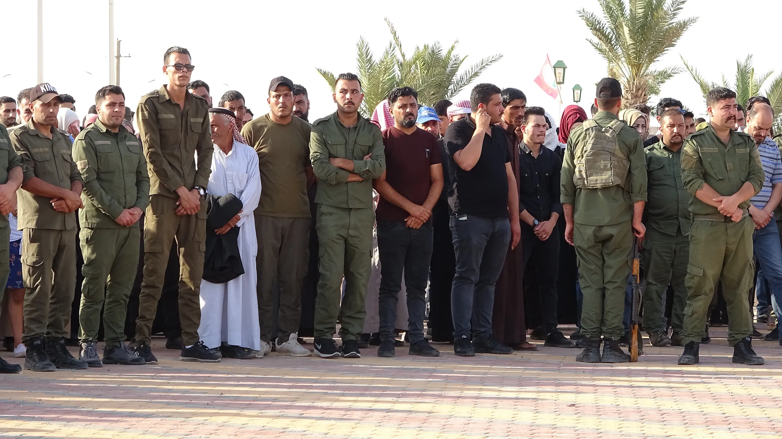 أهالي الطبقة يشيعون جثمان الشهيد خالد العلي إلى مثواه الأخير