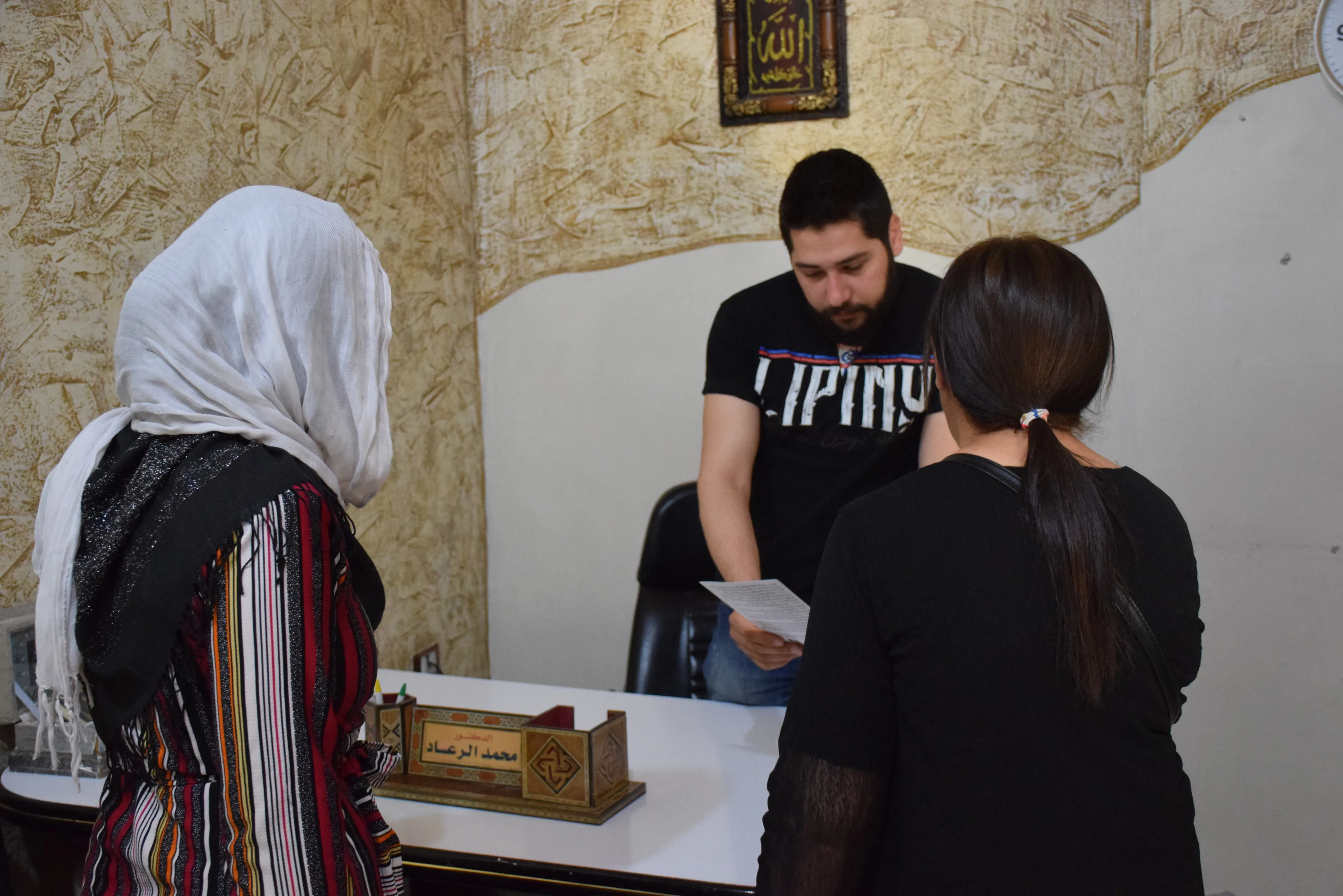حملة لتوزيع منشورات توعوية مناهضة للعنف ضد المرأة في تربه سبيه
