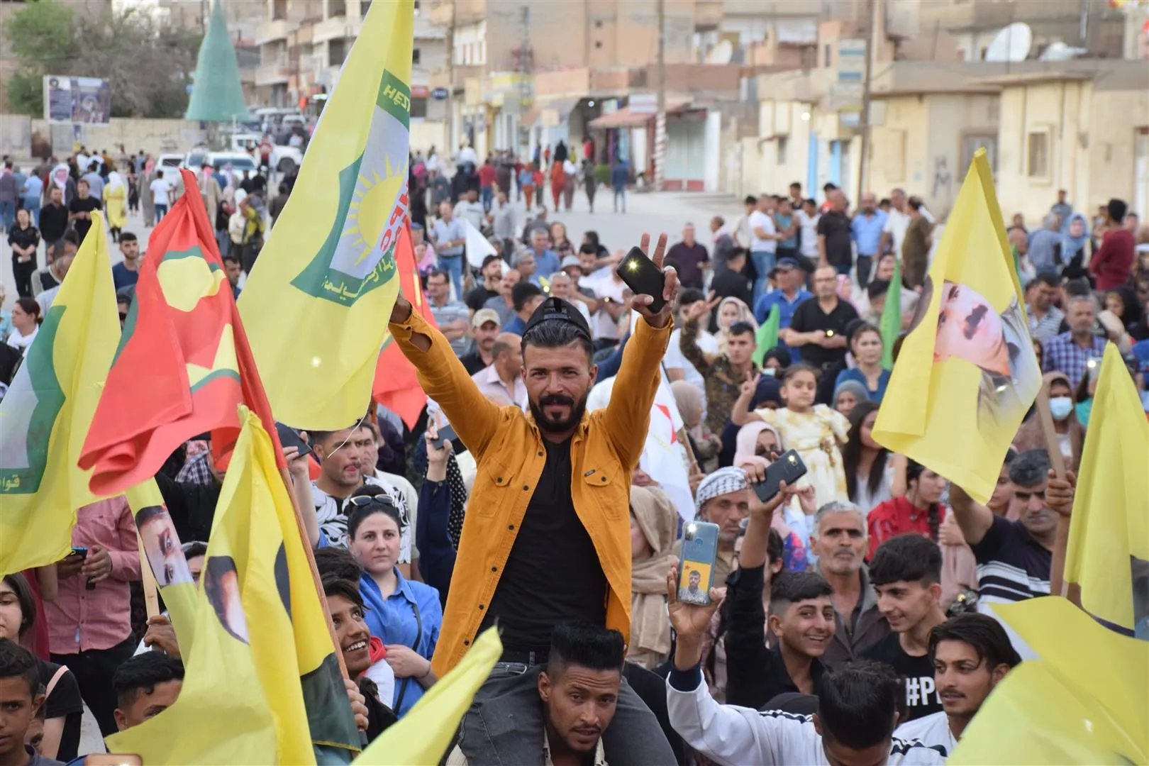 تجمّع جماهيري في الحسكة دعماً لمقاومة الكريلا في جبال كردستان