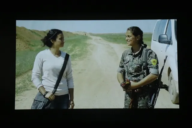 عرض فيلم "الصفحة الحمراء" في قامشلو