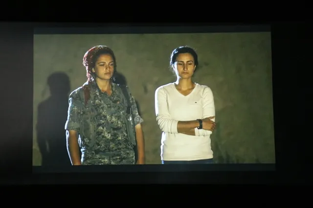 عرض فيلم "الصفحة الحمراء" في قامشلو