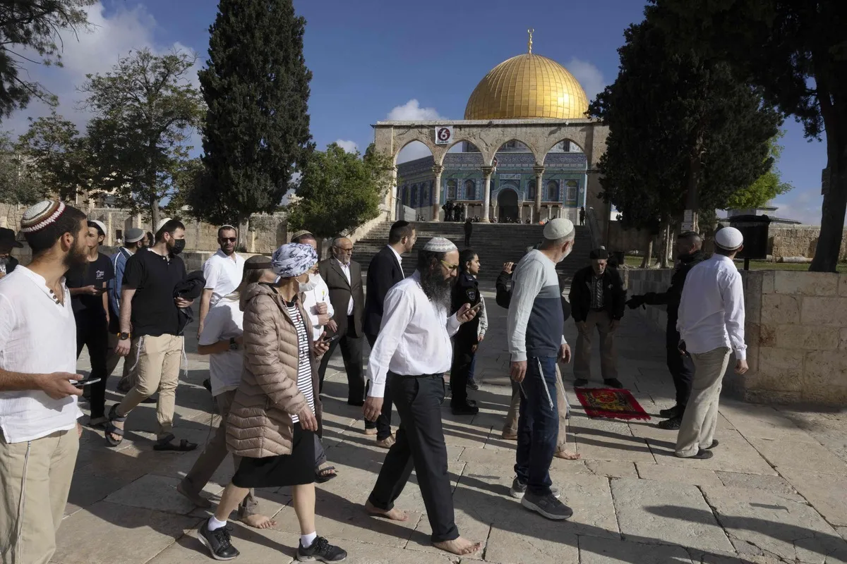 إسرائيل تسمح بـ "اقتحام المسجد الأقصى" وحماس تحذر: لعب بالنار