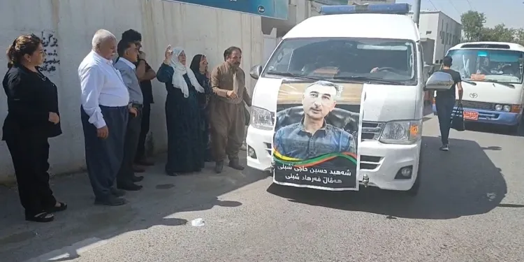 ​​​​​​​أهالي باشور يودعون جثمان الشهيد فرهاد شبلي