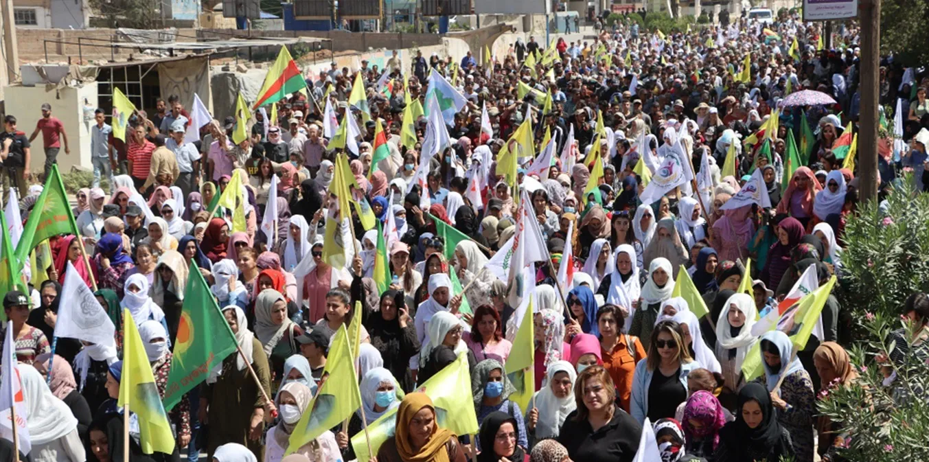​​​​​​​الآلاف في مقاطعة قامشلو يتظاهرون ضد مخططات الإبادة بموافقة الناتو