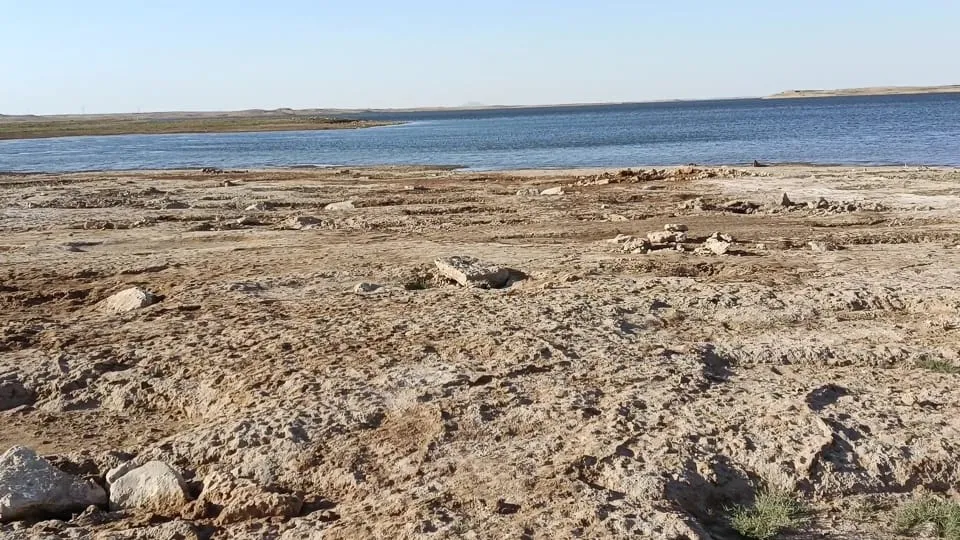 ​​​​​​​ظهور مقبرة عقب انحسار مياه سد الحسكة الجنوبي