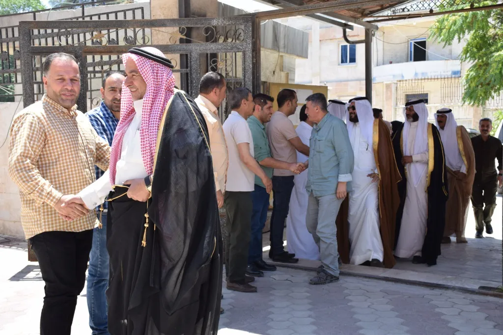 ​​​​​​​الطبقة بإدارتها وعشائرها تدعم منبج في مواجهة المحتلين