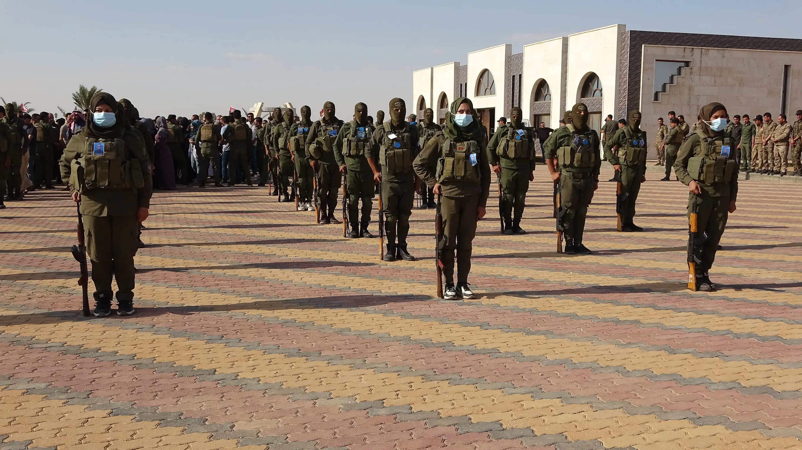 أهالي الطبقة يشيعون جثمان الشهيد أحمد ديكان الصاحي إلى مثواه الأخير