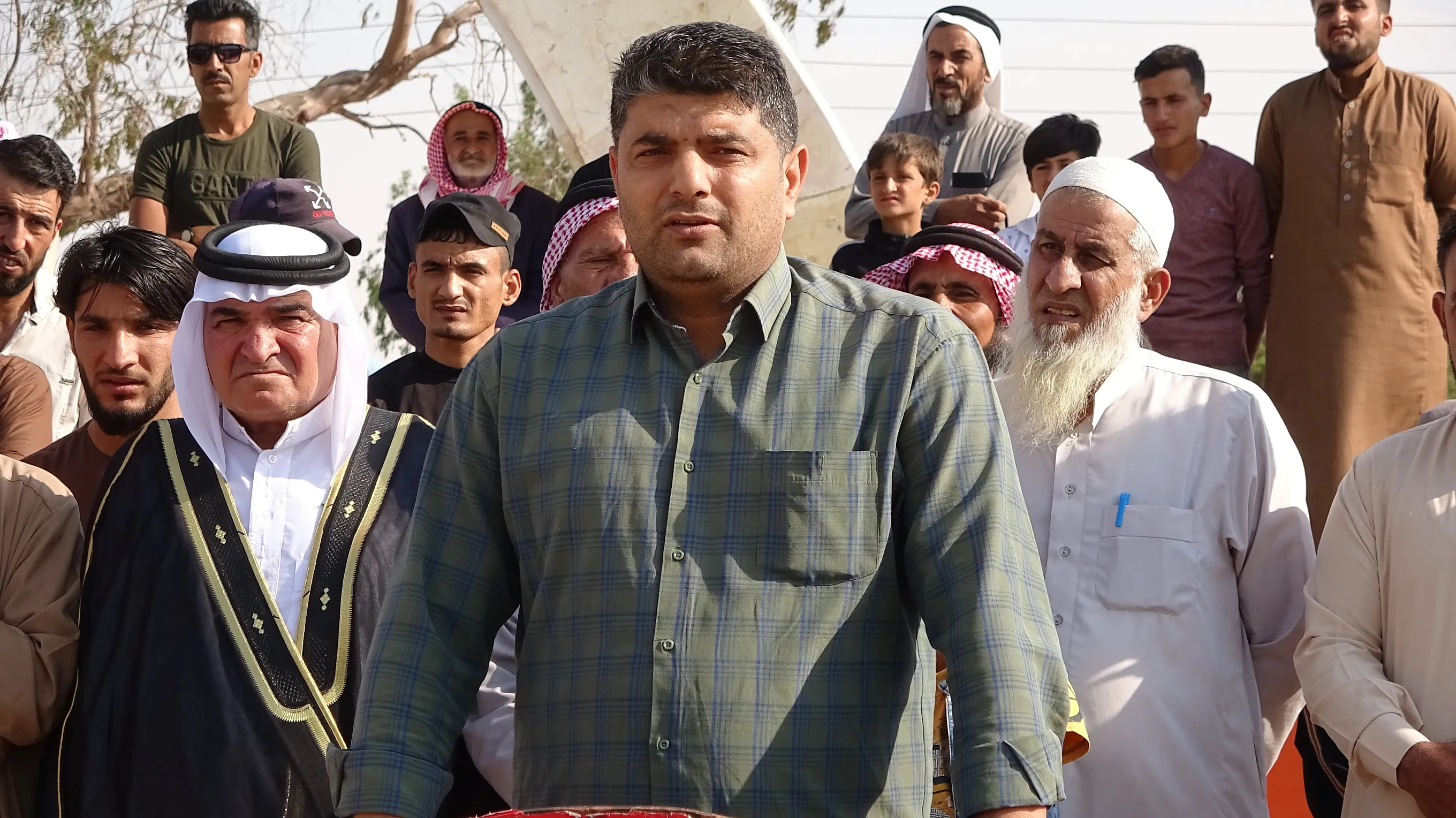 أهالي الطبقة يشيعون جثمان الشهيد أحمد ديكان الصاحي إلى مثواه الأخير