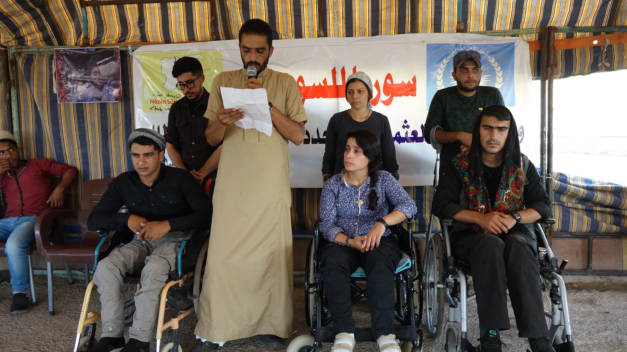 جرحى الحرب يشاركون في خيمة " وقفة عشائر" في الطبقة
