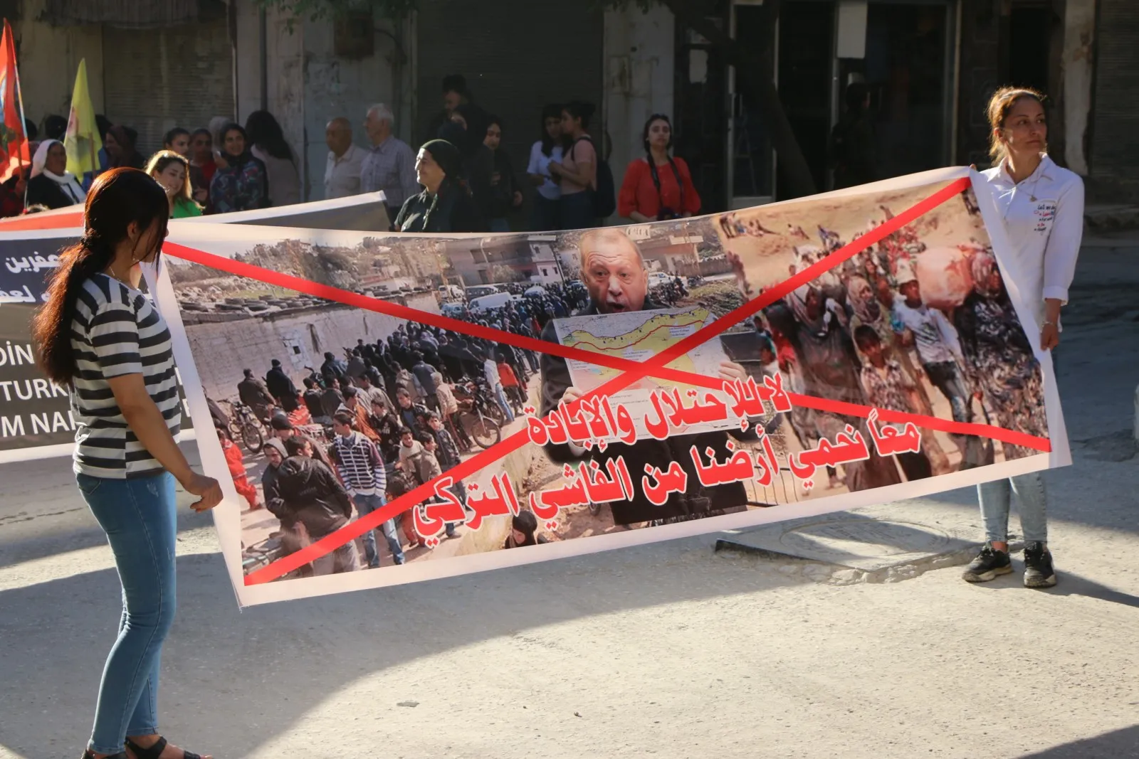 خلال مسيرة حلب... زوجات الشهداء يستنكرن هجمات الاحتلال التركي ومرتزقته على المنطقة