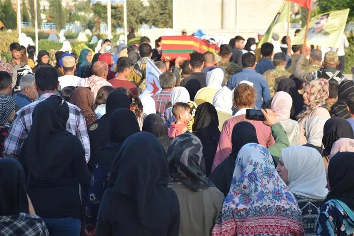 أهالي  الحسكة يشيعون جثمان الشهيد فرحان إلى مثواه الأخير