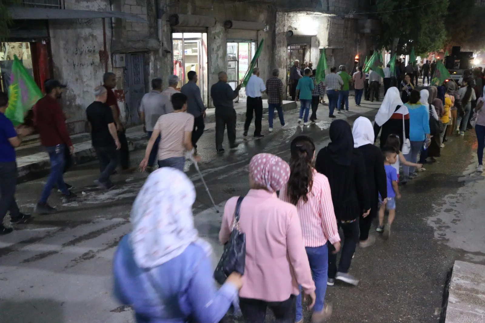​​​​​​​مسيرة مشاعل في حلب تنديداً بهجمات الاحتلال التركي على المنطقة