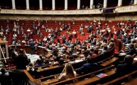 نحو مائة برلماني فرنسي يطالبون بفرض حظر طيران في شمال سوريا وحماية دولية للكرد