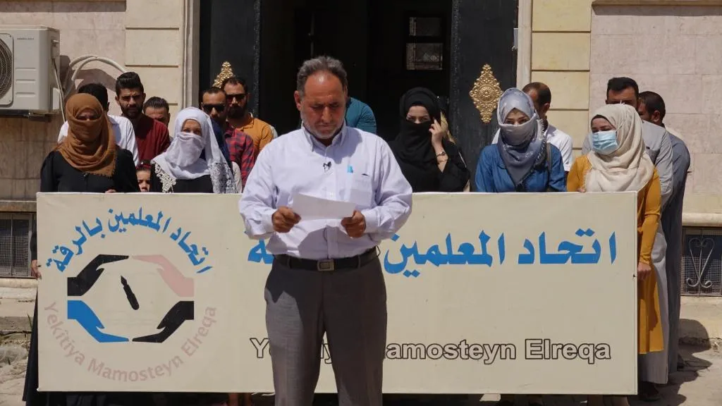 اتحاد المعلمين في الرقة يستنكر الهجمات التركية ويطالب بحظر جوّي فوق شمال وشرق سوريا