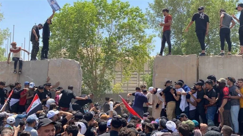 سقوط جرحى بين صفوف المتظاهرين وسط بغداد