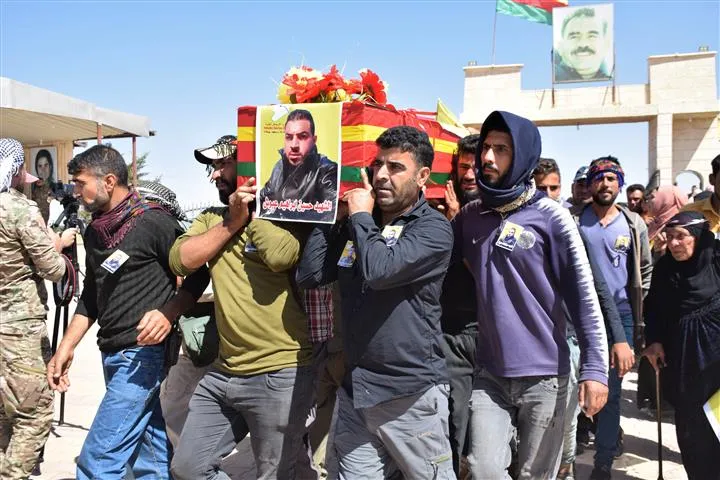 ​​​​​​​أهالي الحسكة يودعون اثنين من أبنائهم الشهداء وسط تأكيد على الانتقام