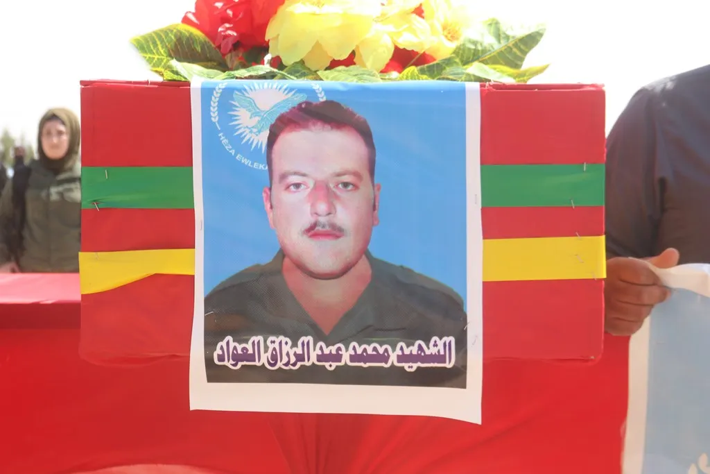 أهالي الشدادي يشيعون جثمان الشهيد محمد عبد الرزاق العواد إلى مثواه الأخير