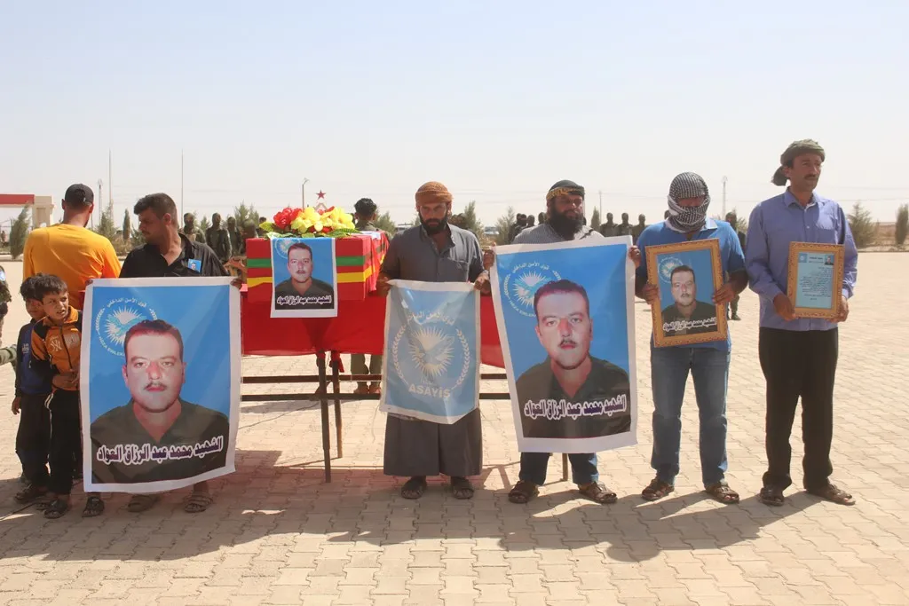 أهالي الشدادي يشيعون جثمان الشهيد محمد عبد الرزاق العواد إلى مثواه الأخير
