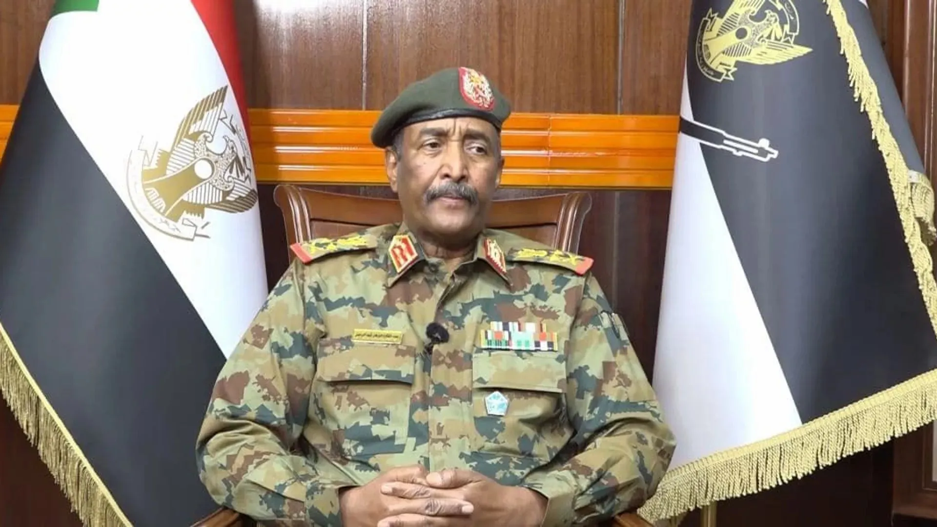 البرهان يصدر قراراً بإعفاء أعضاء المجلس من المدنيين