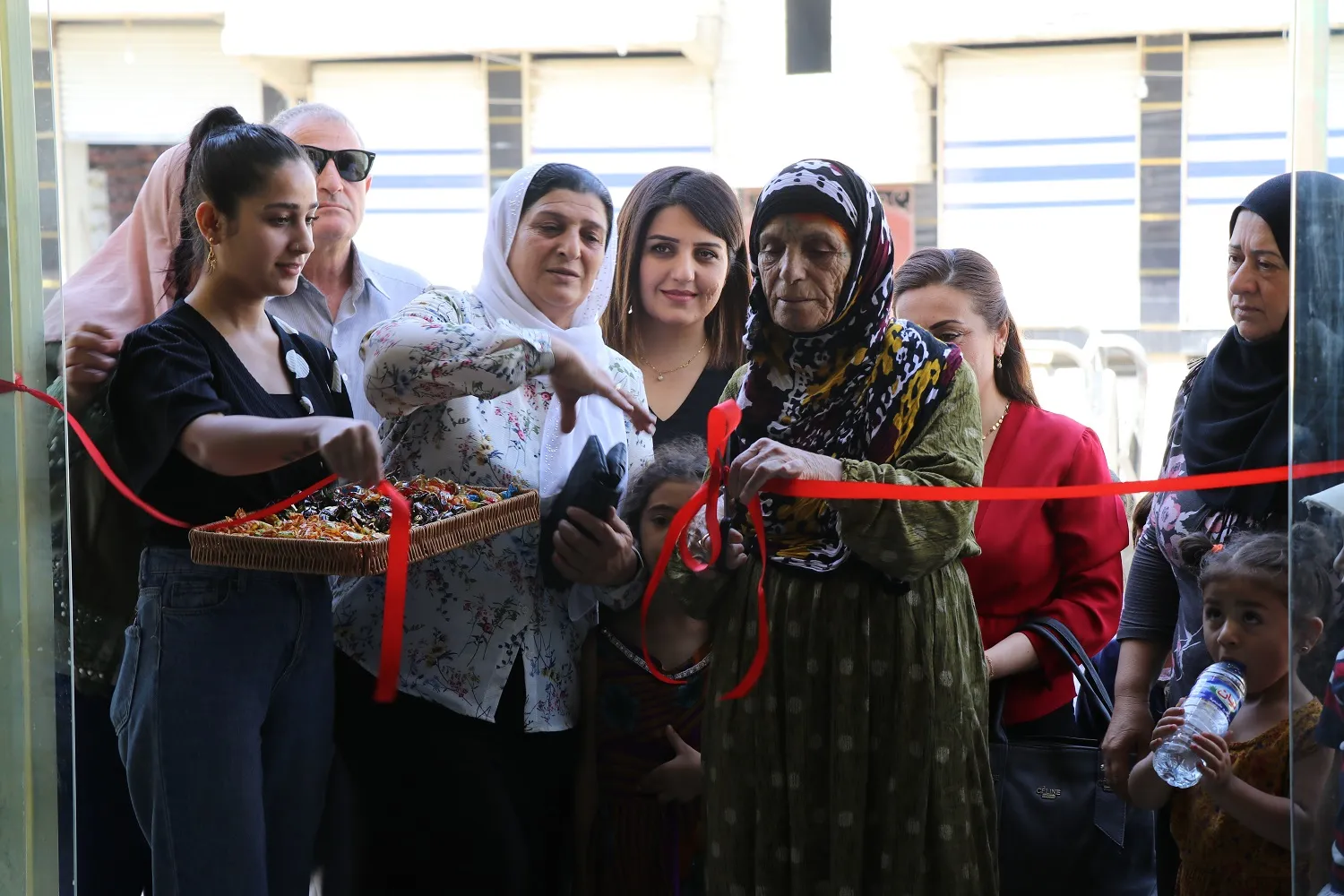 ​​​​​​​لتأمين احتياجات المواطنين.. مؤسسة نوروز تفتتح فرعين جديدين لها في مدينة قامشلو