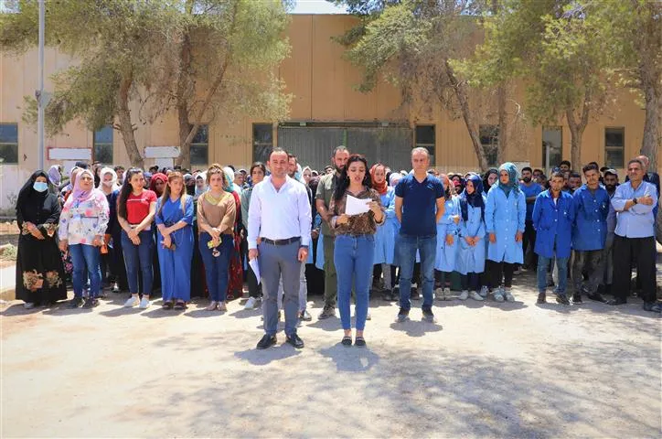 العاملون في المعامل الإنتاجية التابعة للإدارة الذاتية يعلنون استعدادهم لمواجهة دولة الاحتلال التركي