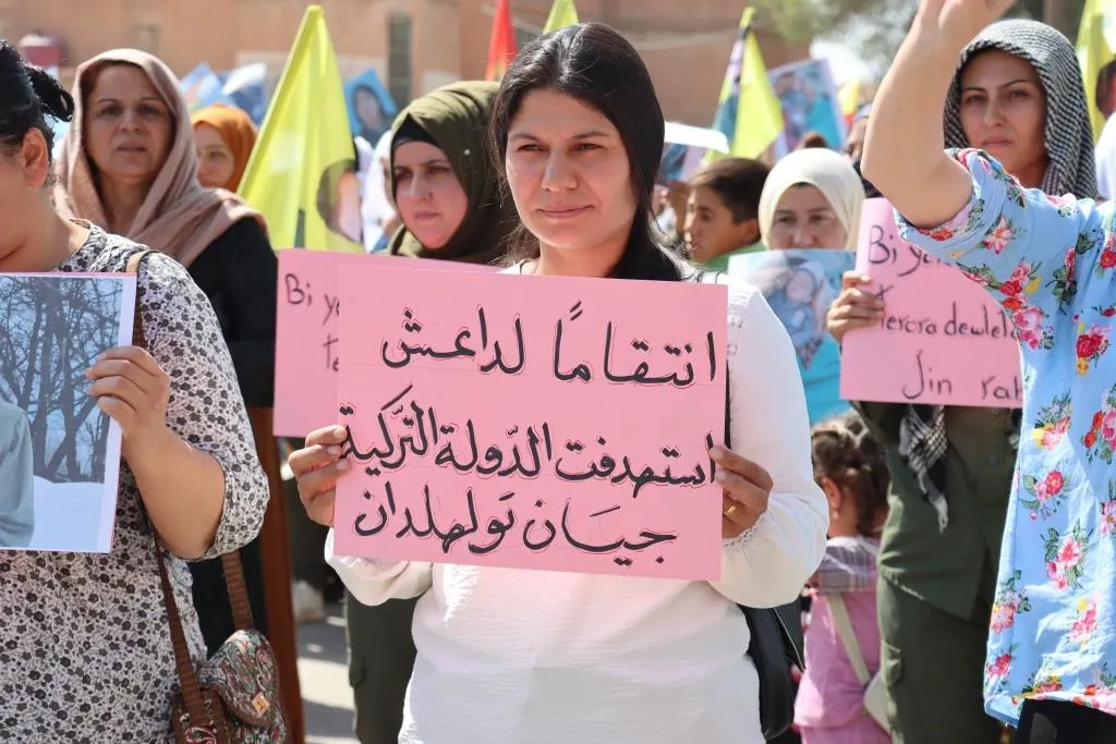 مظاهرات وبيانات تنديد بجريمة استهداف قياديات وحدات حماية المرأة وقوى الأمن الداخلي