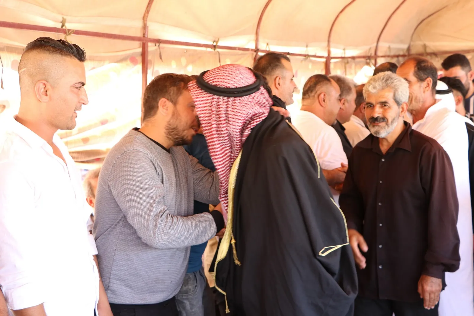 على مبدأ أخوة الشعوب.. جلسة مصالحة بين عوائل عربية وكردية في مقاطعة الشهباء
