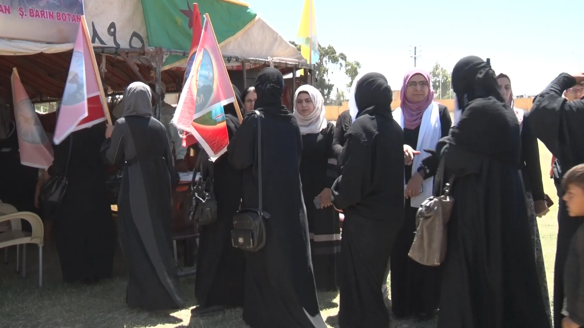 تحت خيمة عزاء القياديات الثلاث بالطبقة: بتضحياتهن سنوسع قاعدة نضال المرأة