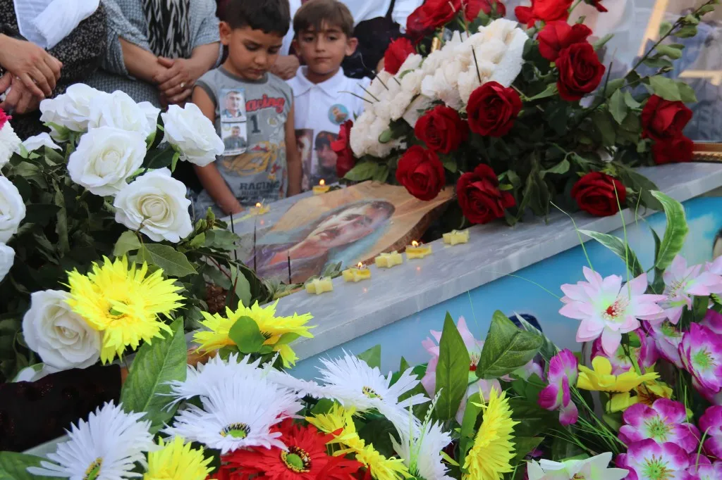 أهالي شمال وشرق سوريا يحيون أربعينية الشهيد فرهاد ديرك
