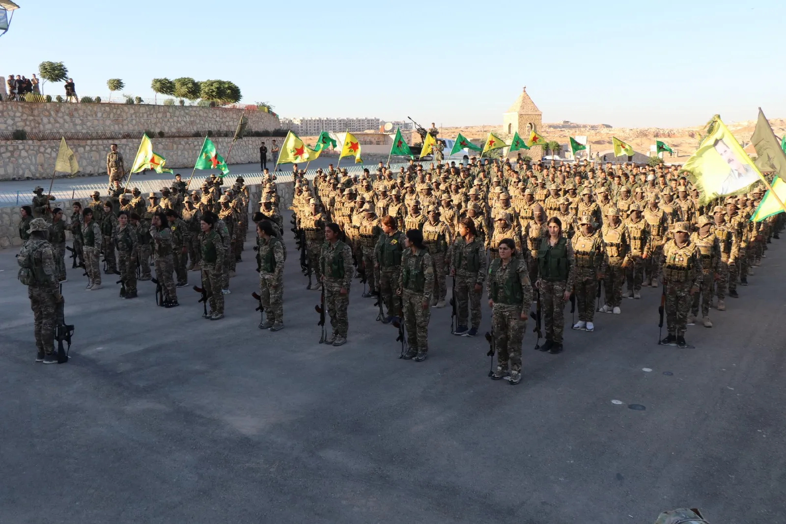أهالي حلب يشيعون جثمان الشهيد جودي أمانوس إلى مثواه الأخير
