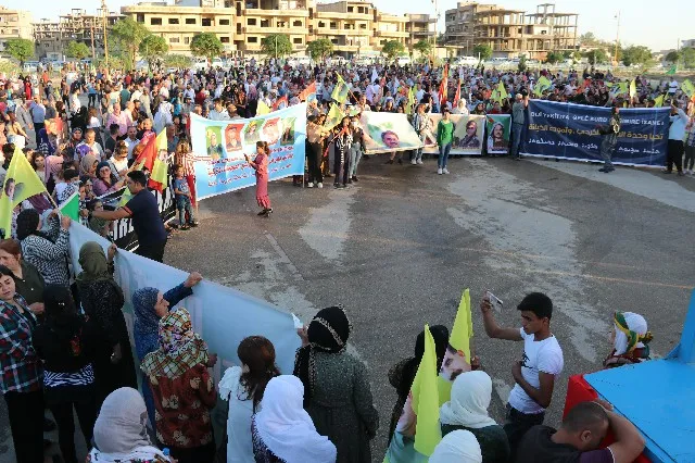 الآلاف من أهالي مقاطعة قامشلو يتظاهرون تنديداً بهجمات الاحتلال التركي