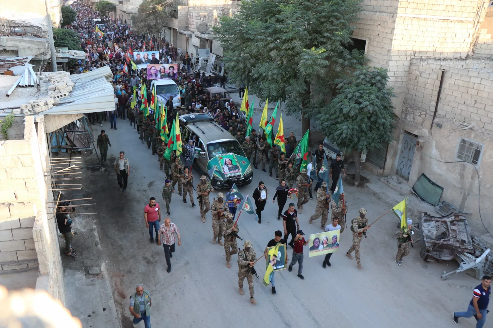 مراسم تشييع الشهيدة القيادية جيان ..."مثال يحتذى به في القيادة الحكيمة التي تصنع النصر"
