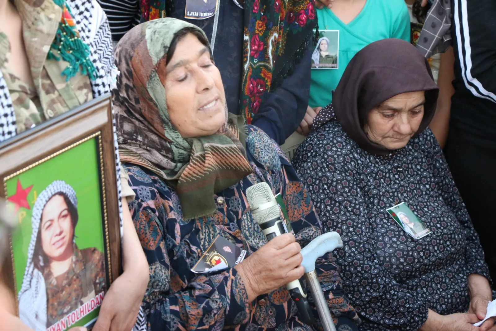 مراسم تشييع الشهيدة القيادية جيان ..."مثال يحتذى به في القيادة الحكيمة التي تصنع النصر"