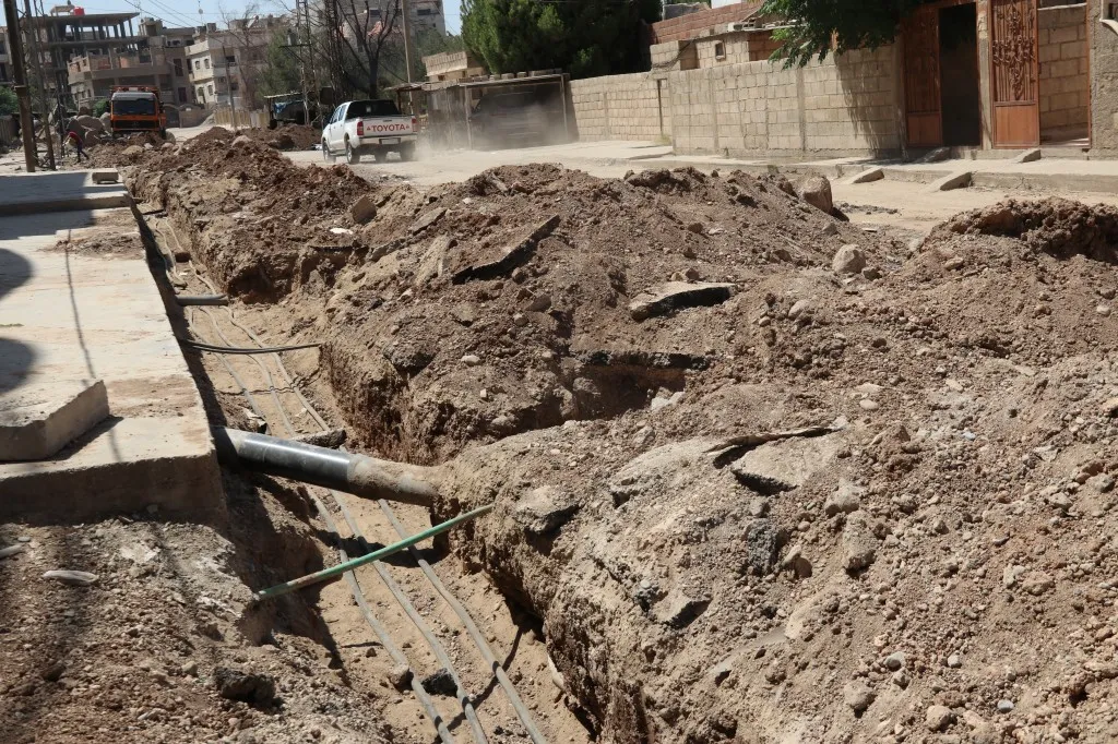 ​​​​​​​استمرار تنفيذ الأعمال الخدمية.. مشاريع في منبج وديرك والأهالي يشاركون البلدية