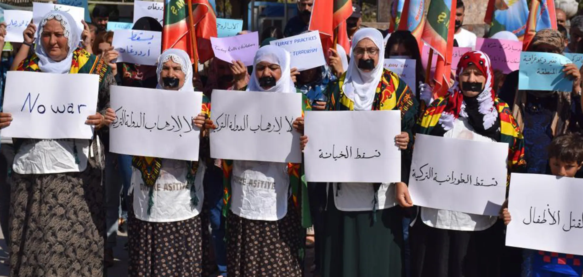 ​​​​​​​"تركيا تقتل الأطفال" و"لا للصمت الدولي".. شعارات يرفعها ذوو الشهداء تنديداً بجرائم تركيا