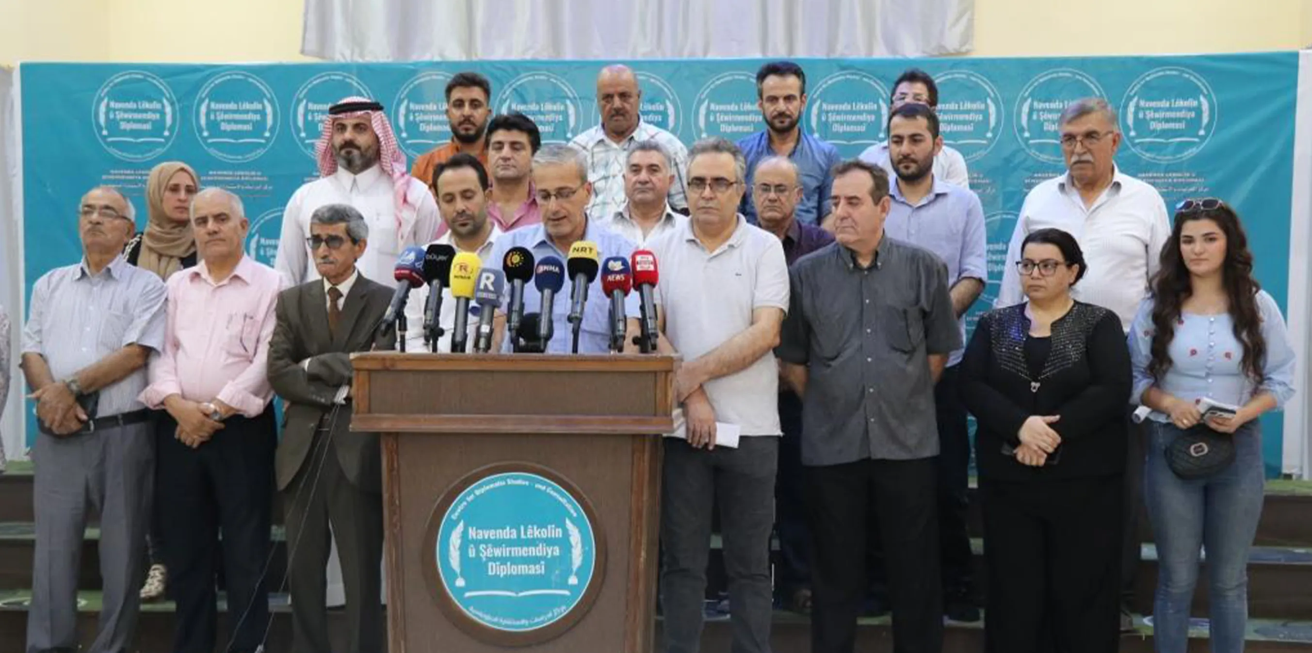 33 حزبا وقوة سياسية تطالب حكومة دمشق بالالتفات لمطالب السوريين بعيداً عن أي مصالحة مع النظام التركي