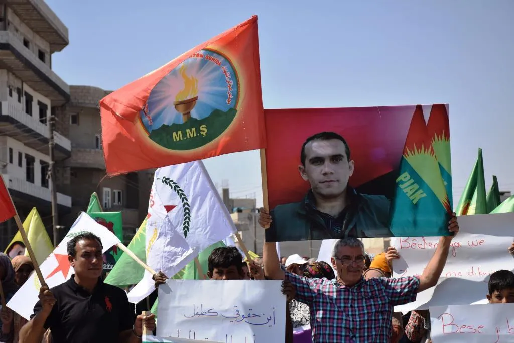​​​​​​​خلال مظاهرة حاشدة.. أهالي كوباني ينددون بالهجمات التركية على شمال وشرق سوريا