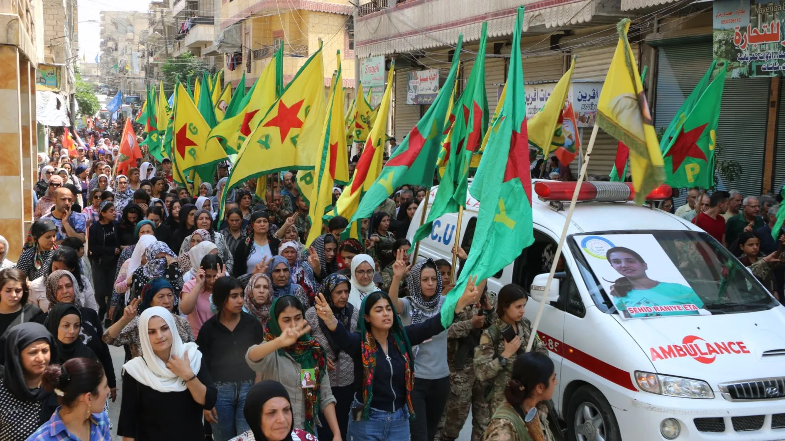 ​​​​​​​أهالي حيي الشيخ مقصود والأشرفية يستقبلون جثماني الشهيدين رانيا عطا وجيا قنديل