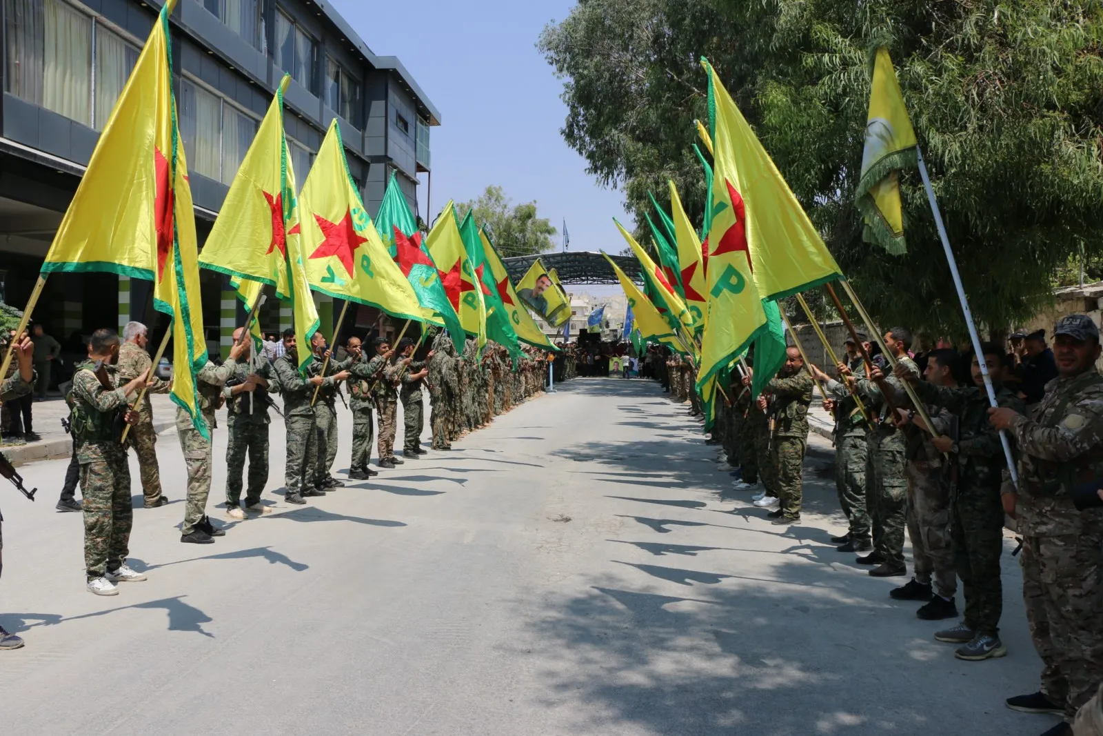 ​​​​​​​أهالي حيي الشيخ مقصود والأشرفية يستقبلون جثماني الشهيدين رانيا عطا وجيا قنديل