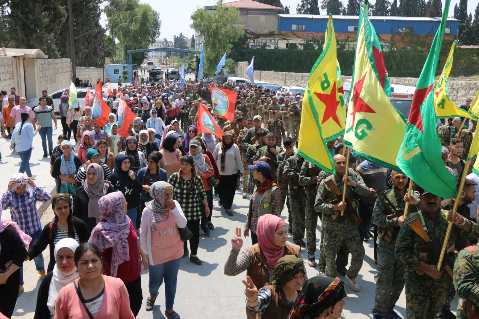 ​​​​​​​أهالي حيي الشيخ مقصود والأشرفية يستقبلون جثماني الشهيدين رانيا عطا وجيا قنديل