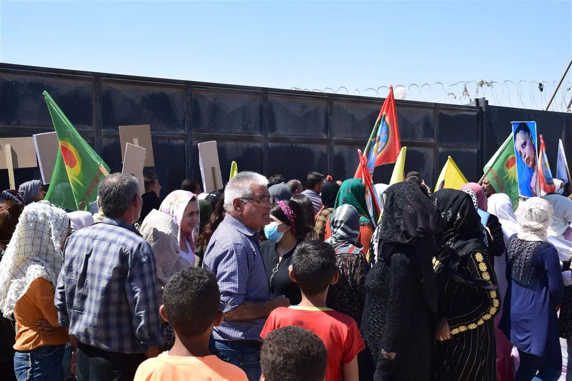​​​​​​​خلال مظاهرة.. أهالي الحسكة يستنكرون الهجمات التركية ويطالبون بوضع حد لها