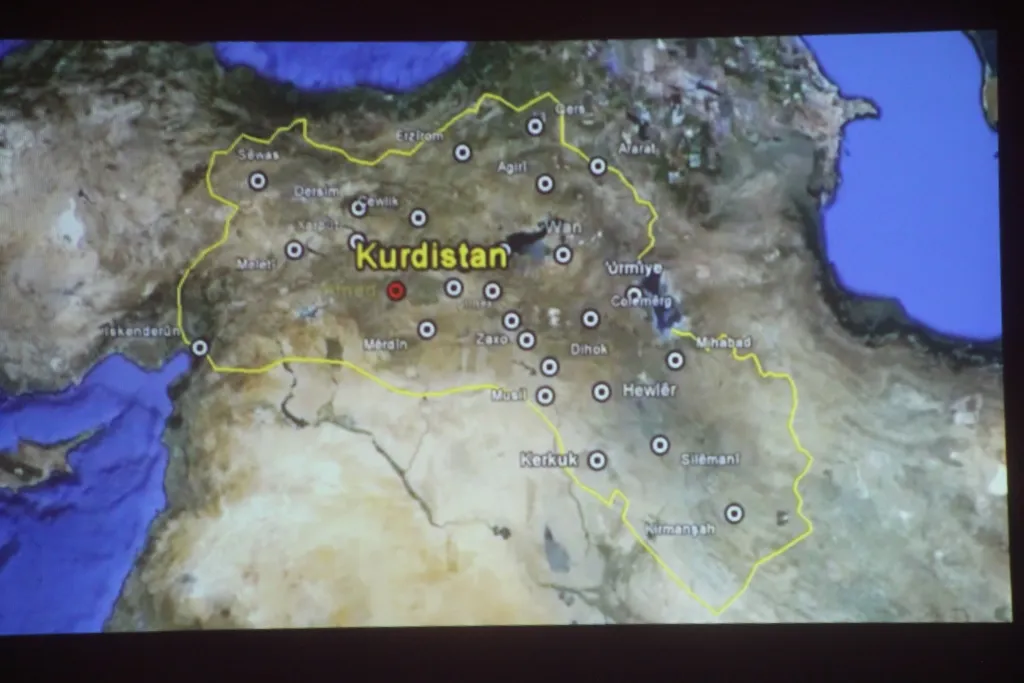 محاضرة عن حياة الشهيد معصوم قورقماز (عكيد) وقفزة 15 آب في مدينة منبج