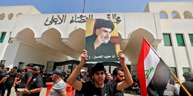 بغداد.. العمليات المشتركة تدعو المحتجين بالانسحاب الفوري من المنطقة الخضراء وتفرض حظر تجوال