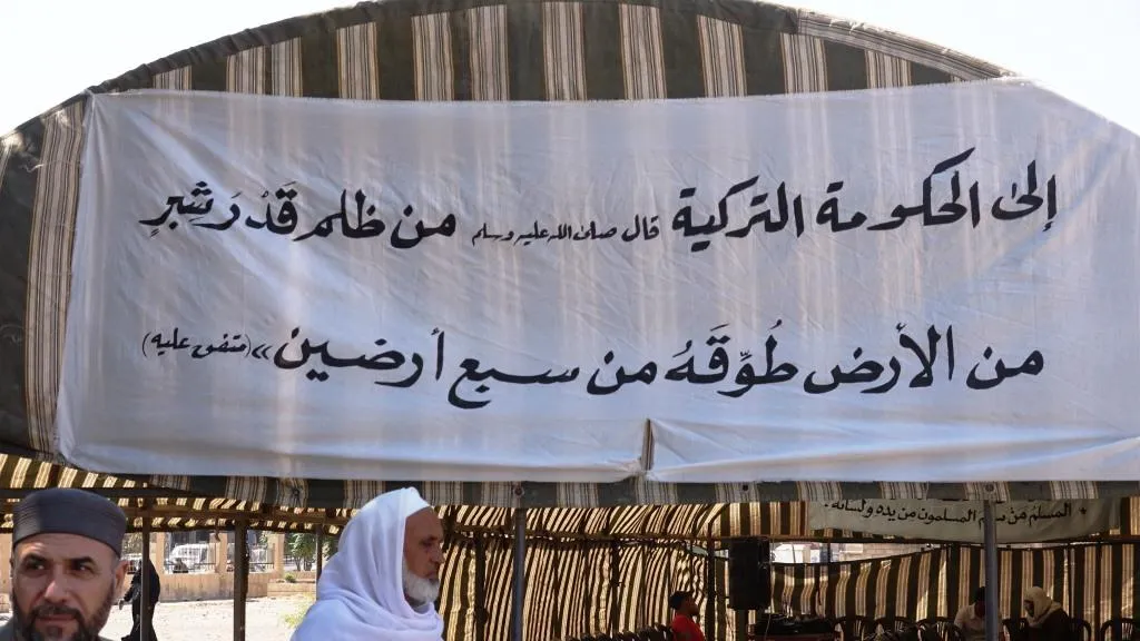 ​​​​​​​المؤسسة الدينية في الرقة تنصب خيمة اعتصام للتنديد بجرائم الاحتلال التركي وهجماته